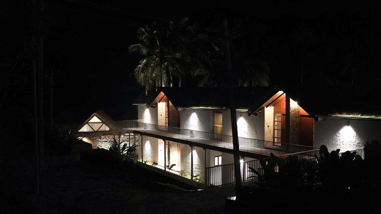 Maayaa Riverside Villa By Kpm Tripenta Attappādi Eksteriør bilde